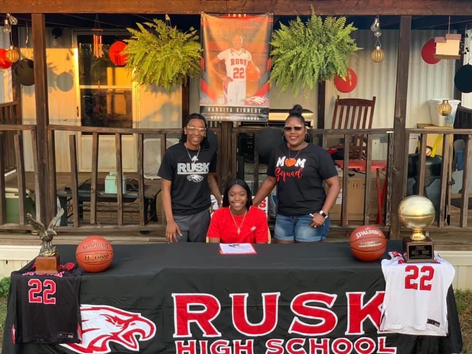 Lady Eagle star signs with Arkansas Cossatot